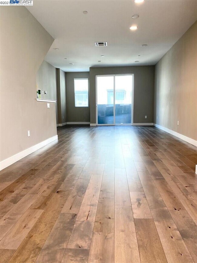 Building Photo - 1443 Oak Alley
