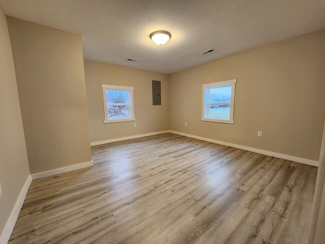 Building Photo - Spacious 3-Bedroom, 1-Bathroom Home AVAILABLE NOW!!