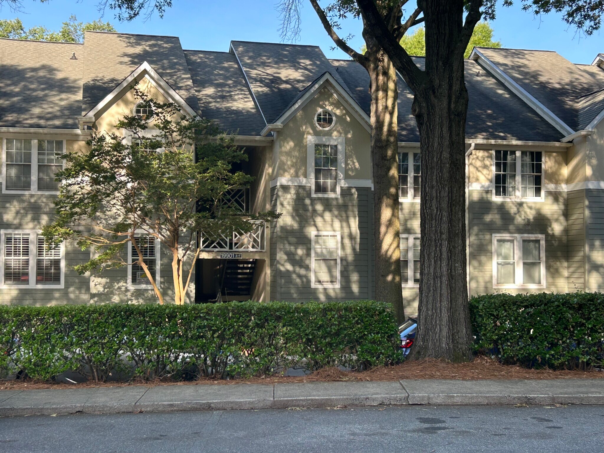 Building Photo - 19901 Henderson Rd