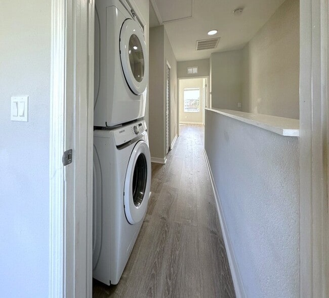 Building Photo - 4330 Tyler Cir N