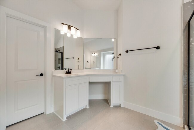 Building Photo - 1055 Modesto Dr