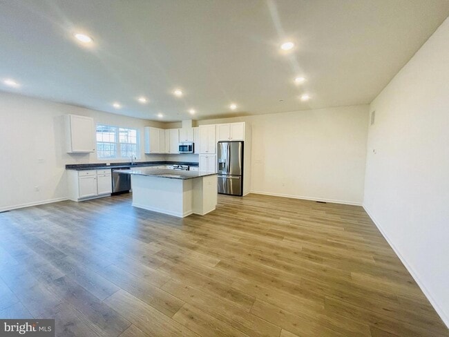 Building Photo - 202 Thompson Dr
