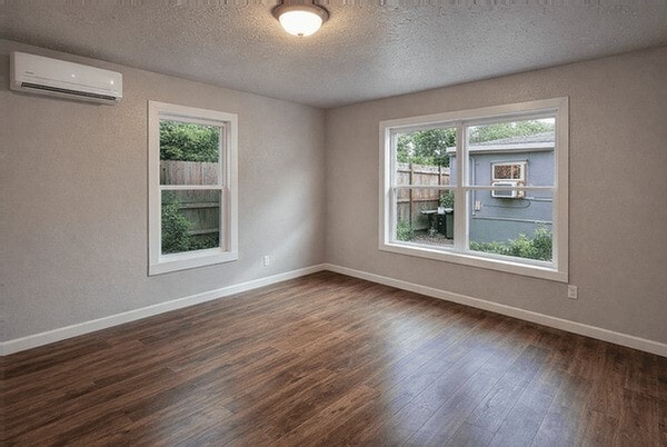 Building Photo - 511 W Cleveland St