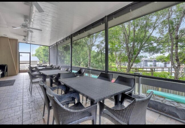 Building Photo - 18390 SE Wood Haven Ln