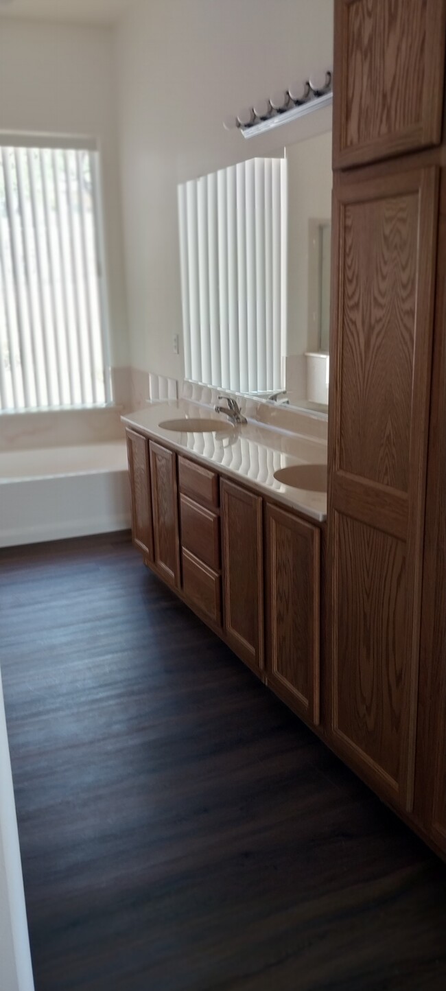 Master bath - 6020 E Golf Club Ct