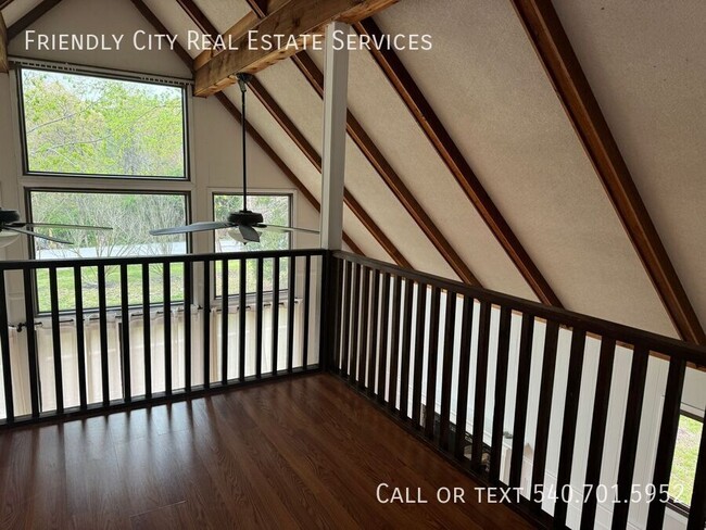 Building Photo - 2042 Hawksbill Rd