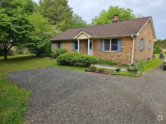 Building Photo - 8096 Roaring Springs Rd