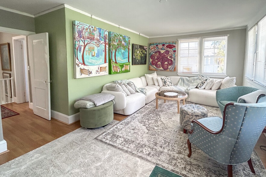 Building Photo - 321 11th St