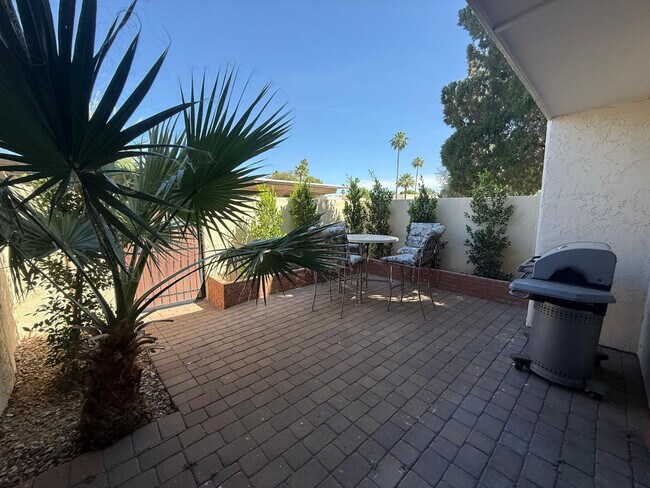 Building Photo - 7845 E Valley Vista Dr