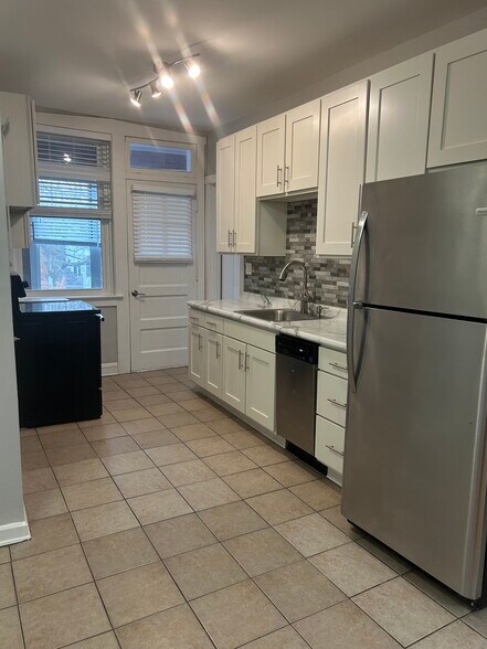 Building Photo - 118 Keeney St #3W