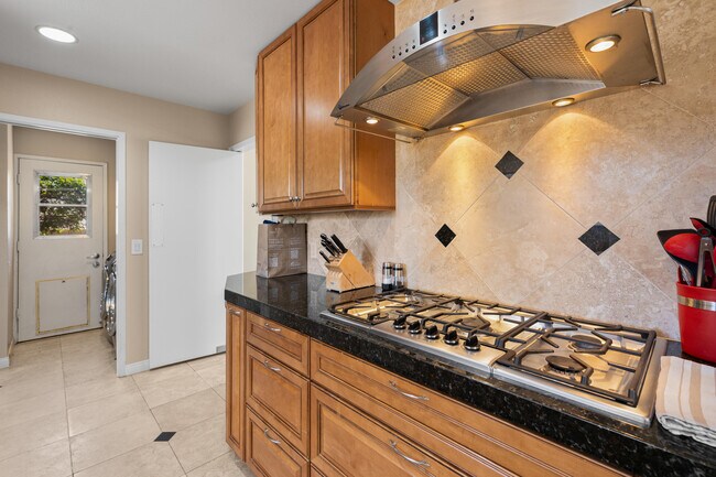 Building Photo - 70520 Gardenia Ct