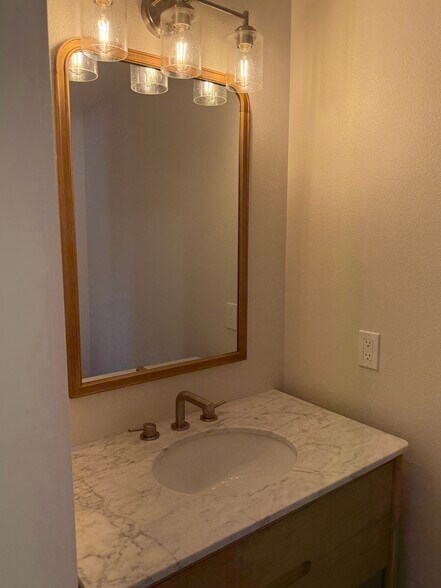 Building Photo - 7061 Marymount Way