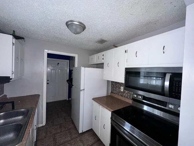 Building Photo - 263 Almansa Rd