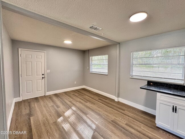 Building Photo - 704 Boston Ct