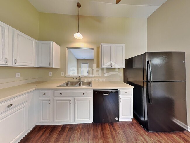 Building Photo - 224 N Fuquay Springs Ave