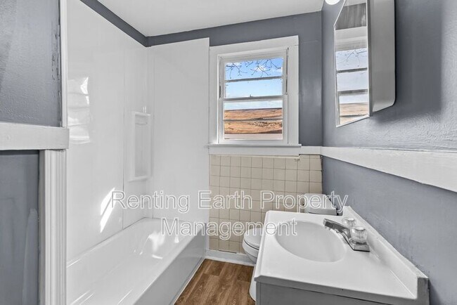 Building Photo - 1402 Bragg St