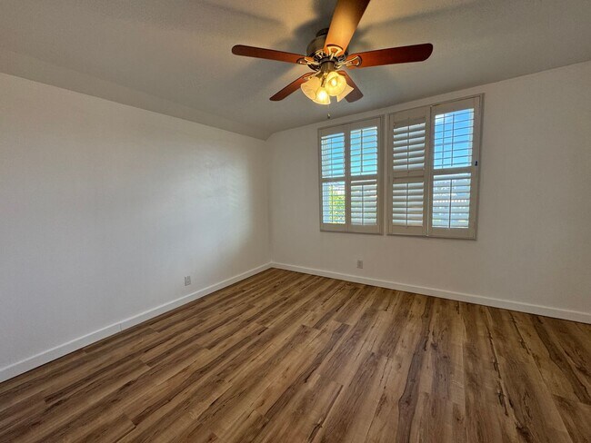 Building Photo - Stunning 4 Bedroom with 3 Bathroom Home in...