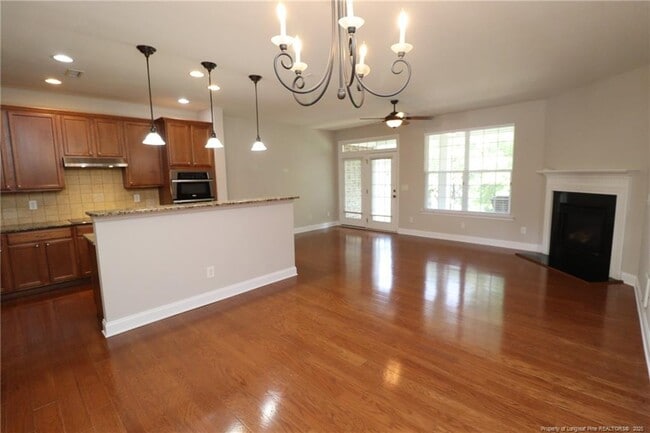 Building Photo - 218 Longchamp Ln