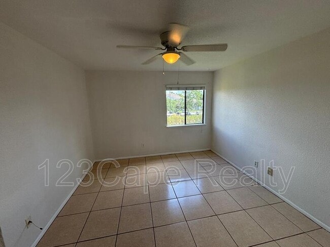 Building Photo - 2915 Winkler Ave