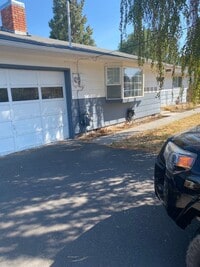 Building Photo - Large 3 bedroom 3 bath home