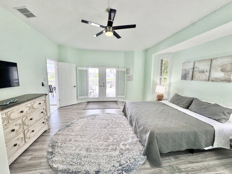 Building Photo - 236 SW 47th St