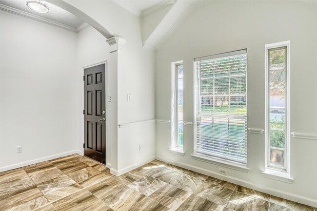 Building Photo - 6015 Wildbriar Ln