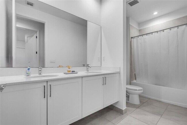 Building Photo - 4363 NW 81st Ave