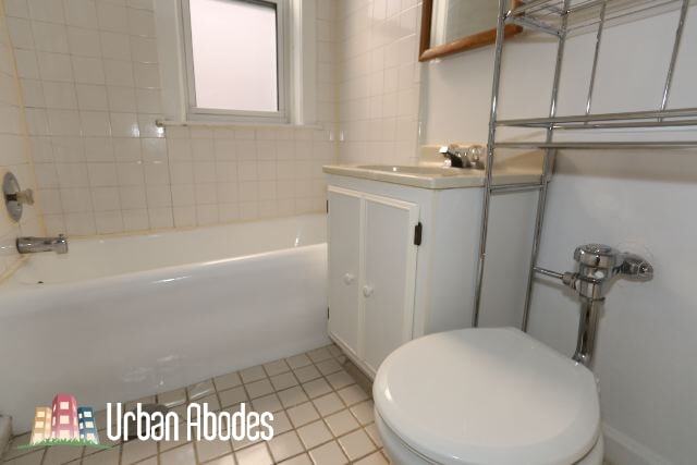 Building Photo - 523 W Melrose St