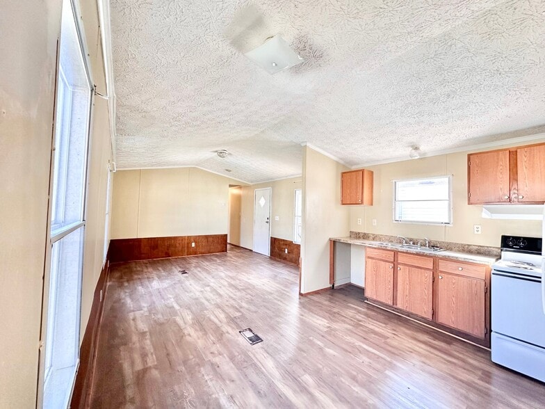 Building Photo - 1255 Liberty St