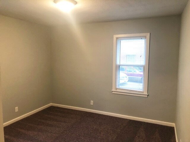 Building Photo - EAST SIDE 2 BEDROOM/2 BATH ALL BRICK RANCH AVAILABLE NOW!