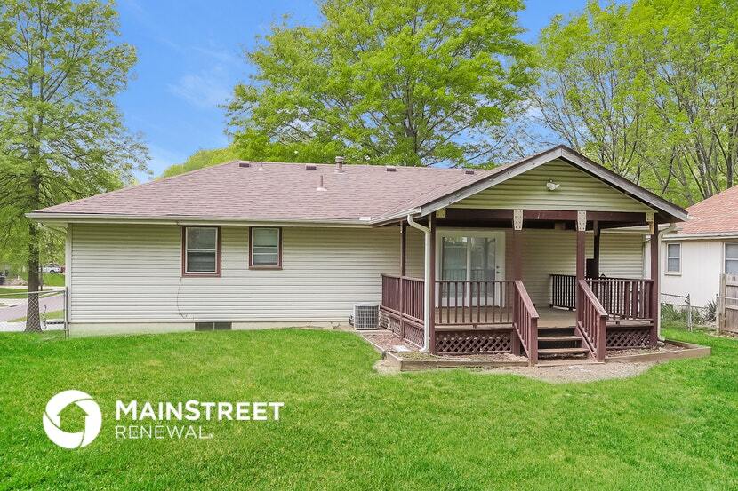 Building Photo - 701 N Redwood Dr