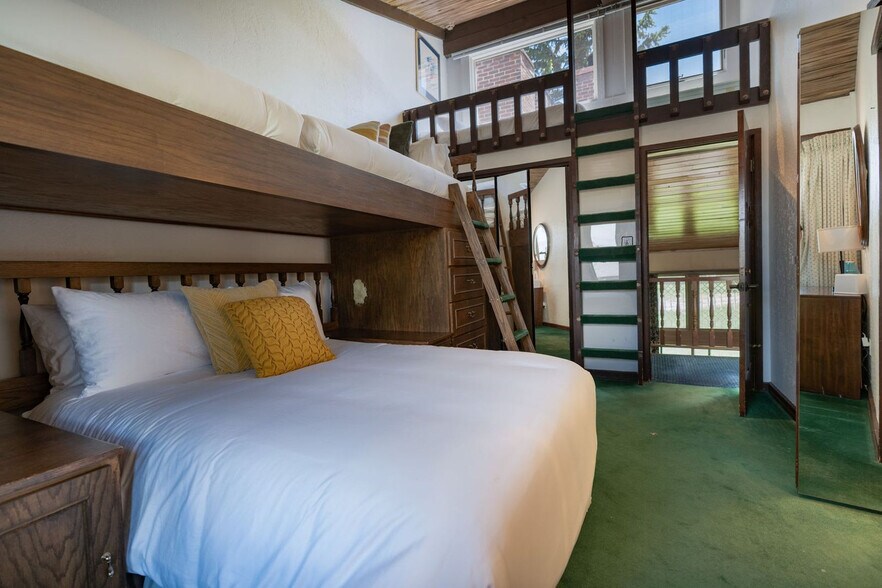 Building Photo - 70 Gallun Ln