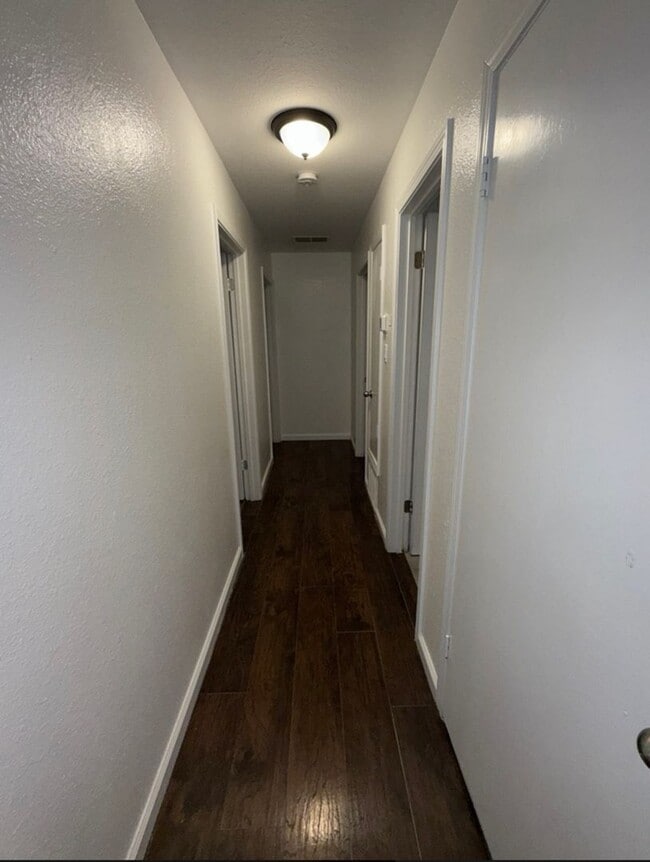 Building Photo - Beautifully Updated 3 Bed, 2 Bath House