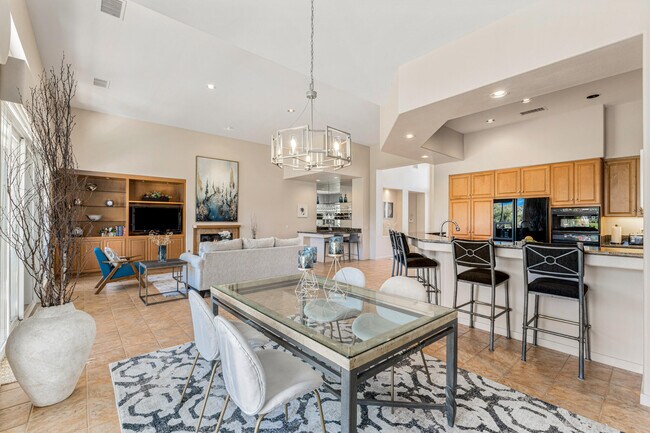 Building Photo - 701 Indian Ridge Dr
