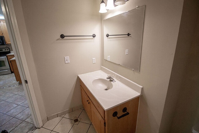 Building Photo - 1329 Valley Creek Ln