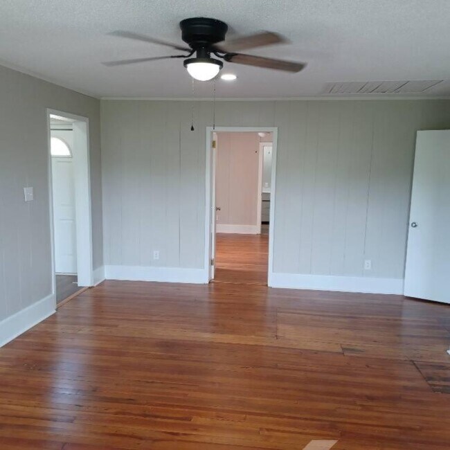 Building Photo - 109 Fleming Ave