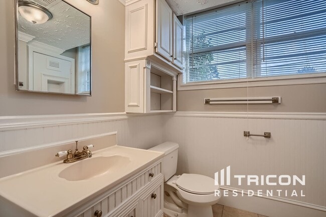 Building Photo - 455 Huntington Dr