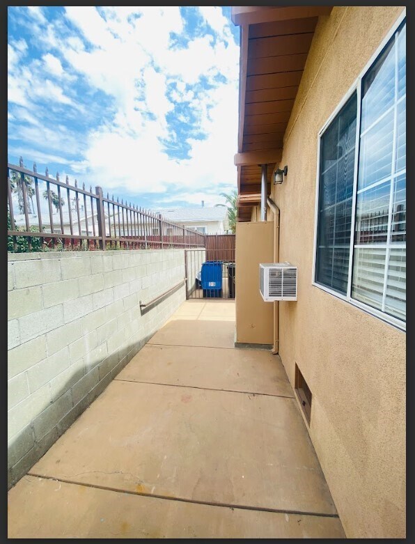 Building Photo - 317 N Coronado St