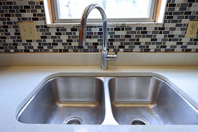 Building Photo - 1417 Wild Oats Dr