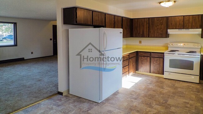 Building Photo - 3 Bed 1.5 Bath with Garage & Fenced Yard