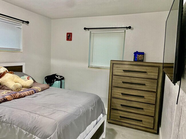 Building Photo - 1353 9th St