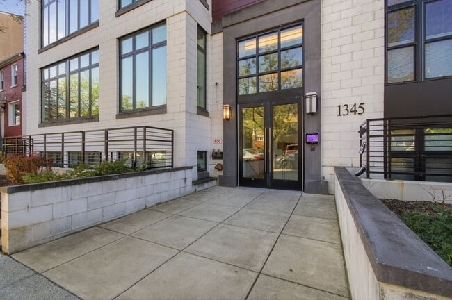 Building Photo - 1345 K St SE