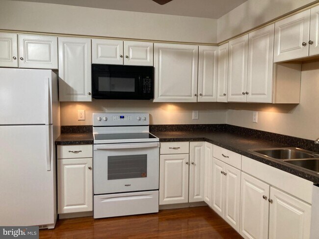 Building Photo - 2819 Berth Ct