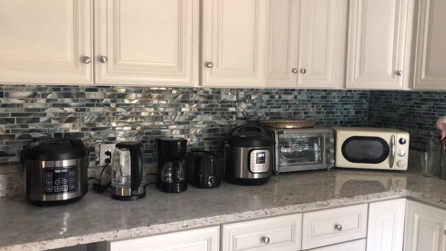 Building Photo - 1033 Henton Ln