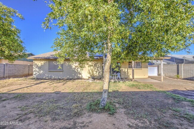 Building Photo - Move in Ready, Electricity Included!!