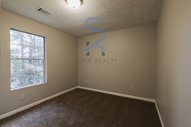Building Photo - Move in before October 15th and get a $250...