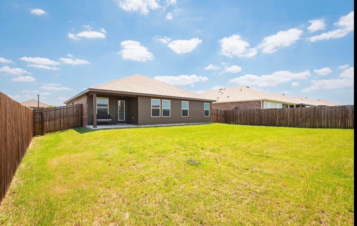 Building Photo - 511 Windrow Dr