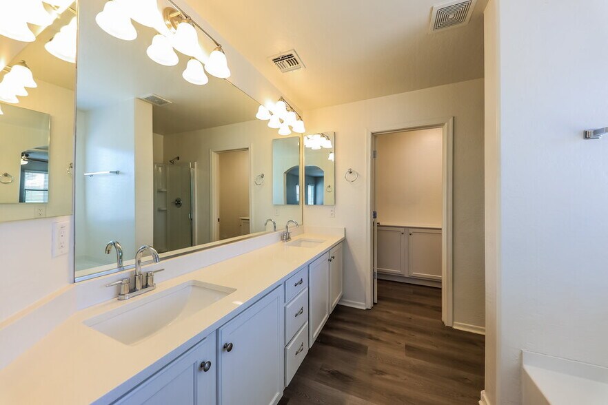 Building Photo - 14180 W Country Gables Dr