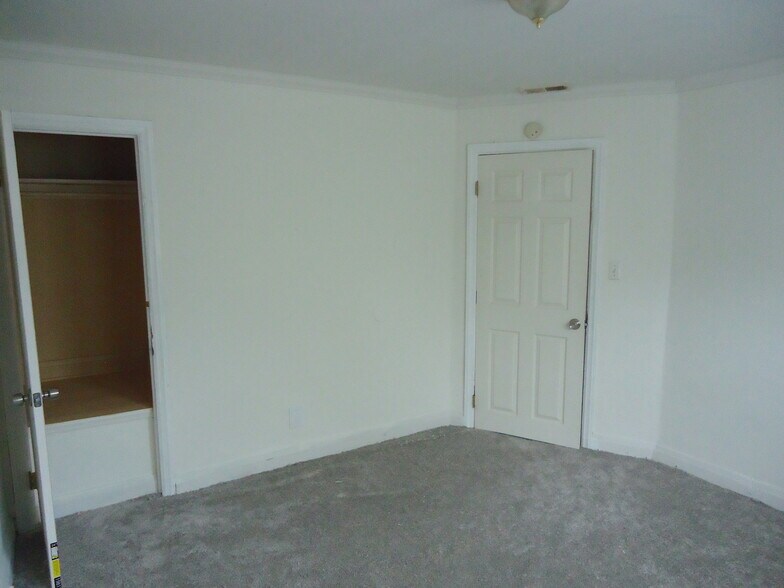 Bedroom 2 - 4024 Hilton Rd