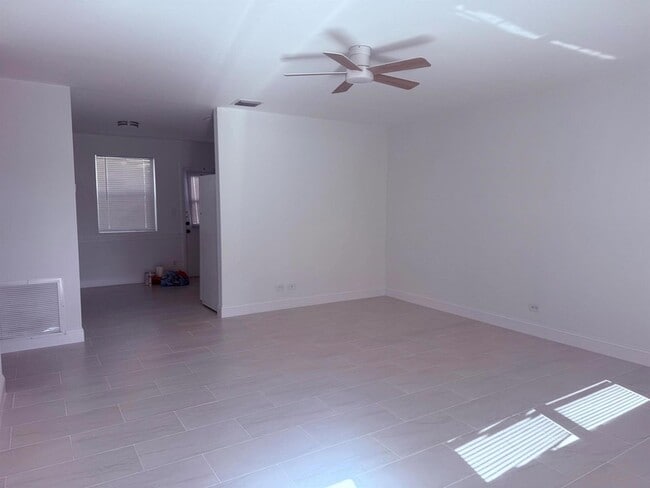 Building Photo - 630 Prosperity Farms Rd